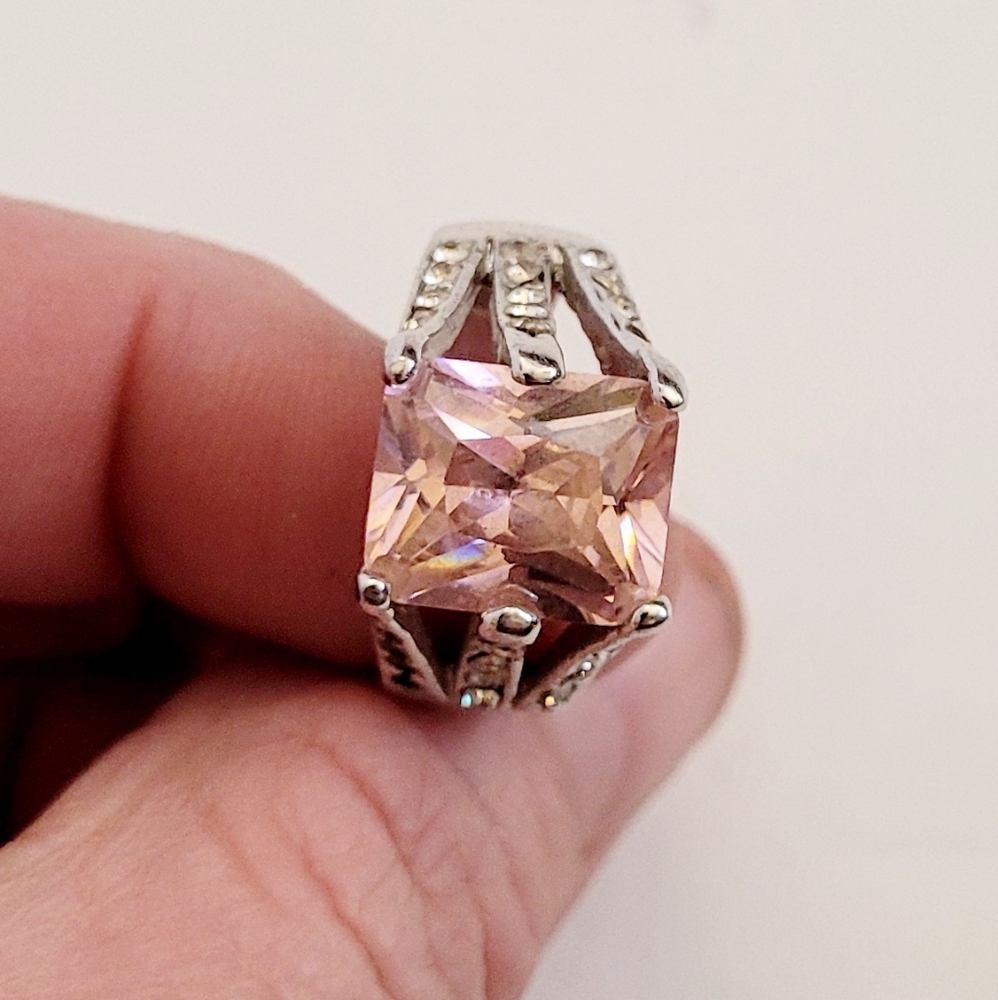 Ring - Picture 4 of 9